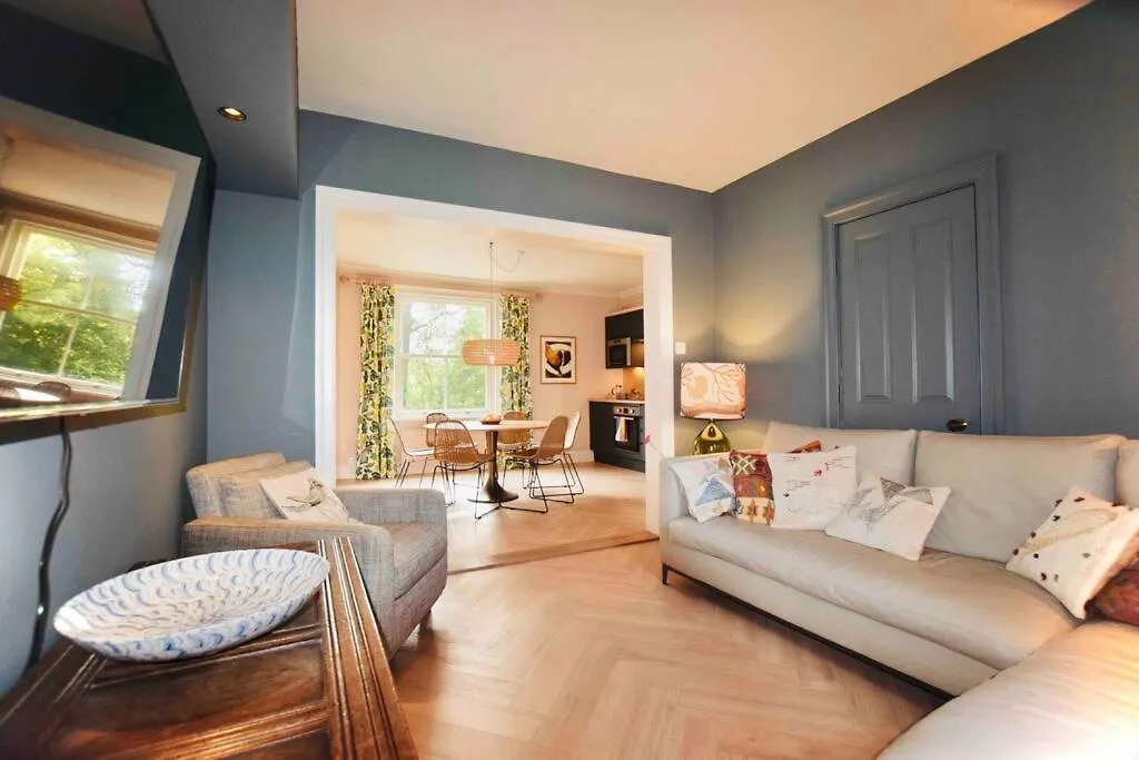Sunny, Stylish Character Apartment Next To Park York