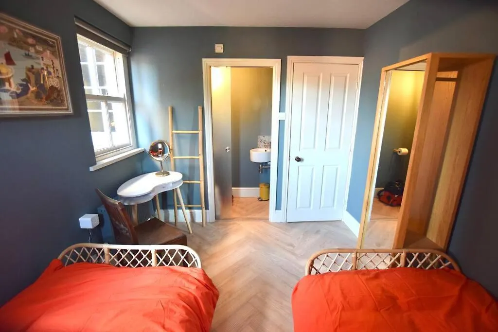 Sunny, Stylish Character Apartment Next To Park York United Kingdom