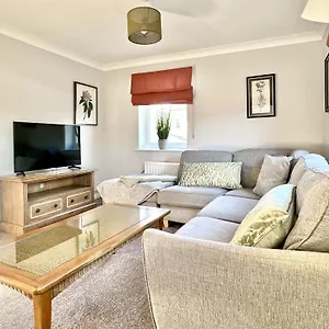 Fewster With Free Parking Apartment