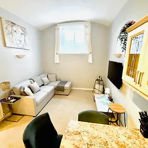 County House Centre With Parking Sleeps 4 Apartment