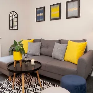 Stylish And 2 Bed -free Parking Apartment